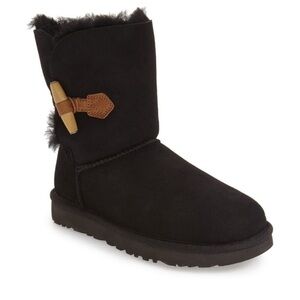 Ugg Keely genuine sheepskin boot Sz 9 New w/ box just in time for fall/football!